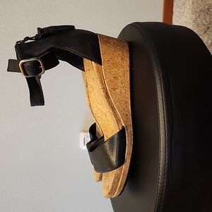 Ugg Zoe Wedged Heel Tassel Sandals Sz 10